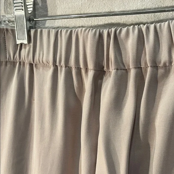 Zara Women's Beige Pants with Black Side Stripe - Picture 10 of 11